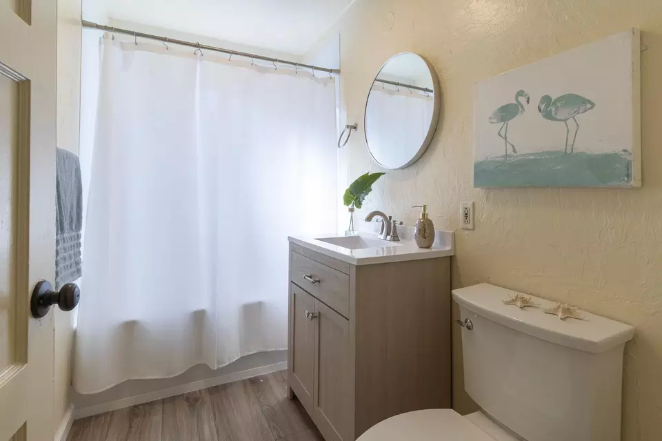 Bath - 1930 Wall St, Tracy, CA 95376 photo 1 of 1