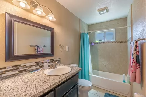 Bath - 3600 Spruce Ave, Ceres, CA 95307 photo 2 of 2