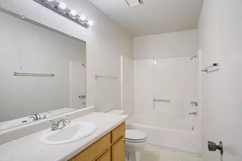 Bath - 3010 Andre Ln, Turlock, CA 95382 photo 2 of 3