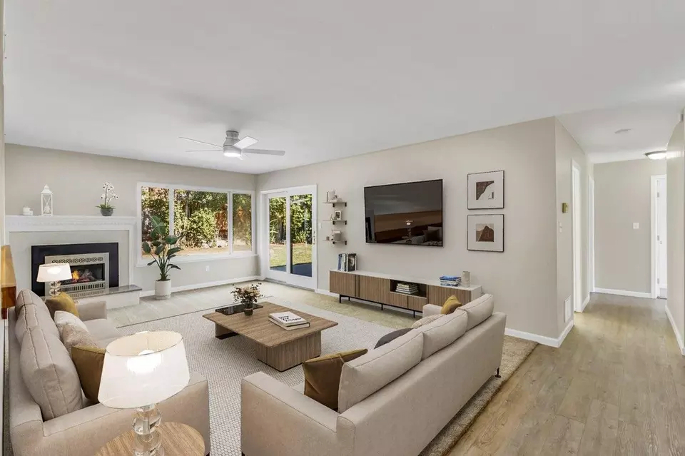 Living - 8437 Cortadera Dr, Orangevale, CA 95662 photo 3 of 4