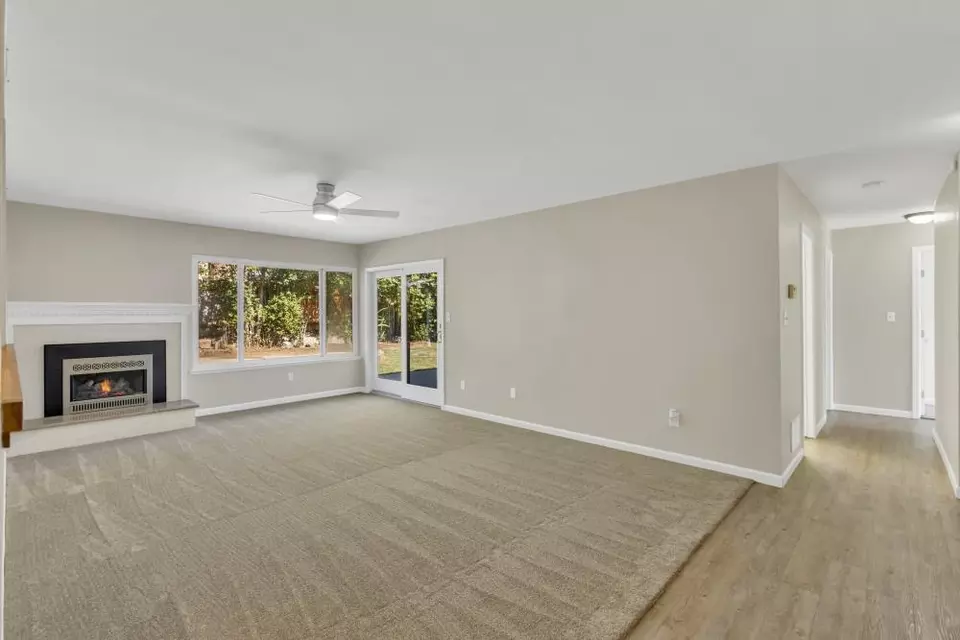 Living - 8437 Cortadera Dr, Orangevale, CA 95662 photo 2 of 4