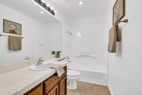 Bath - 713 E Century Pl, Lodi, CA 95240 photo 4 of 5