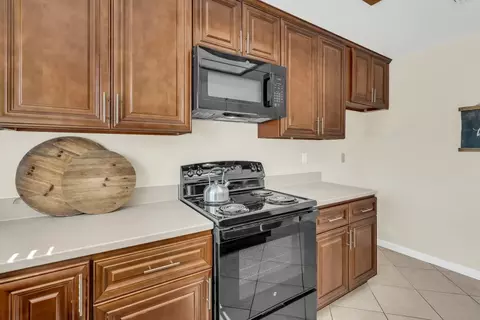 Kitchen - 713 E Century Pl, Lodi, CA 95240 photo 5 of 6