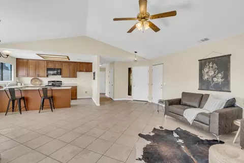 Entry Way - 713 E Century Pl, Lodi, CA 95240 photo 1 of 2