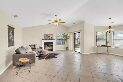 Living - 713 E Century Pl, Lodi, CA 95240 photo 1 of 2
