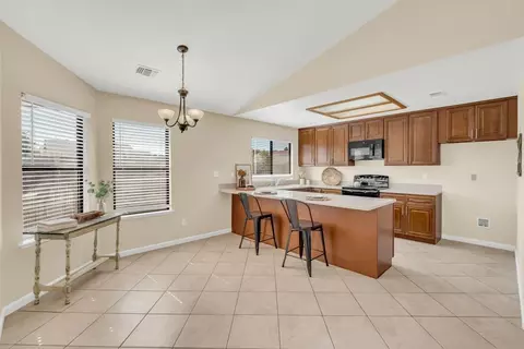 Entry Way - 713 E Century Pl, Lodi, CA 95240 photo 2 of 2