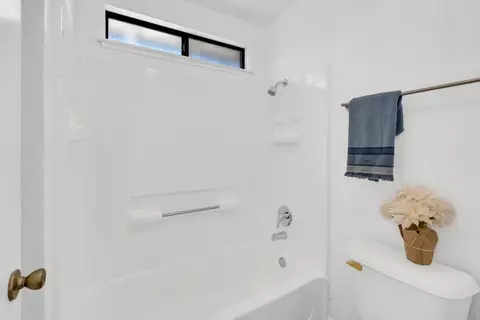 Bath - 713 E Century Pl, Lodi, CA 95240 photo 3 of 5