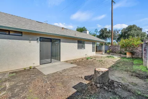 Exterior - 713 E Century Pl, Lodi, CA 95240 photo 6 of 7