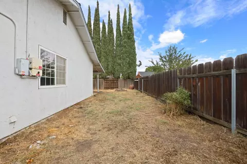 Exterior - 725 Mcfall Pl, Manteca, CA 95336 photo 2 of 6