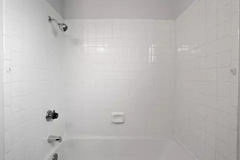Bath - 725 Mcfall Pl, Manteca, CA 95336 photo 4 of 4