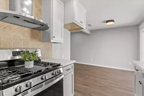 Kitchen - 1985 16th St, Olivehurst, CA 95961 photo 7 of 8