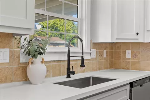 Kitchen - 1985 16th St, Olivehurst, CA 95961 photo 5 of 8