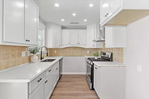 Kitchen - 1985 16th St, Olivehurst, CA 95961 photo 3 of 8