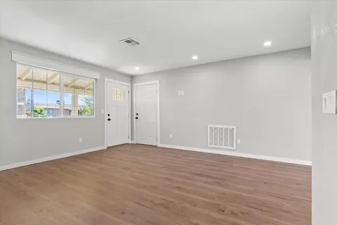 Living - 1985 16th St, Olivehurst, CA 95961 photo 3 of 5