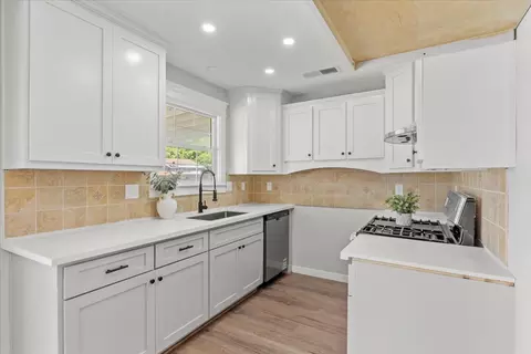 Kitchen - 1985 16th St, Olivehurst, CA 95961 photo 4 of 8