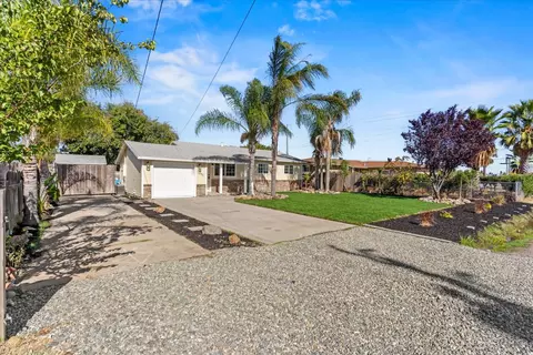 Exterior - 1985 16th St, Olivehurst, CA 95961 photo 3 of 13