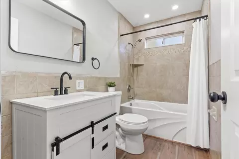 Bath - 1985 16th St, Olivehurst, CA 95961 photo 1 of 1