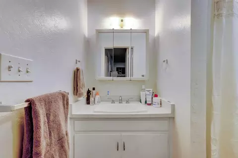 Bath - 120 George Ct, Colfax, CA 95713 photo 1 of 7
