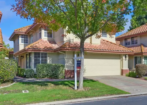 105 Eagle Creek Ct, Folsom, CA 95630