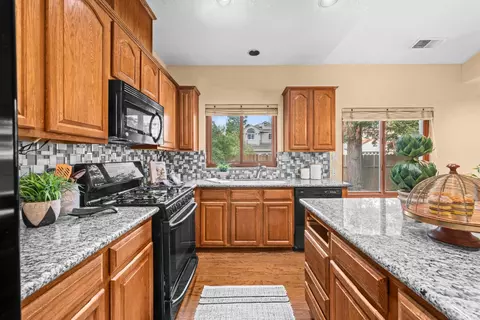 Kitchen - 5410 Quane Rd, Rocklin, CA 95765 photo 6 of 7