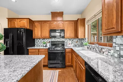 Kitchen - 5410 Quane Rd, Rocklin, CA 95765 photo 4 of 7