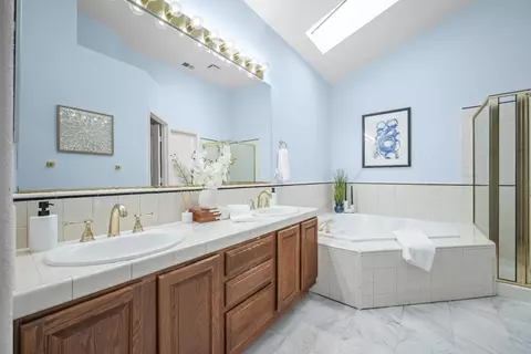 Bath - 5410 Quane Rd, Rocklin, CA 95765 photo 3 of 4