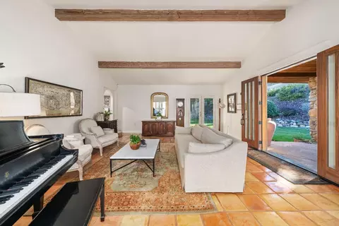 Living - 5050 Glory View Dr, Placerville, CA 95667 photo 4 of 5