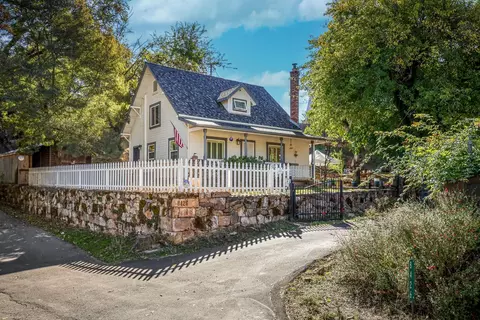 8426 Center St, Mokelumne Hill, CA 95245