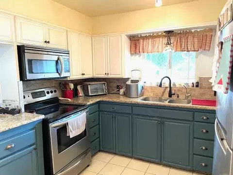 Kitchen - 1909 E Linwood Ave, Turlock, CA 95380 photo 2 of 3