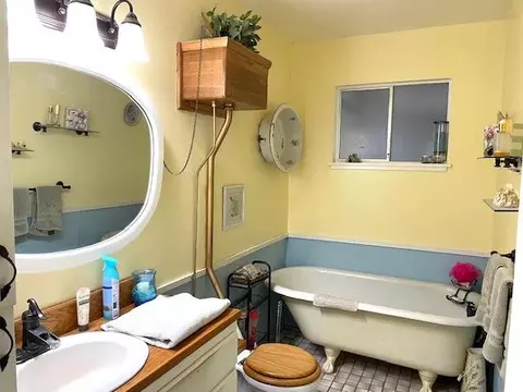 Bath - 1909 E Linwood Ave, Turlock, CA 95380 photo 1 of 2
