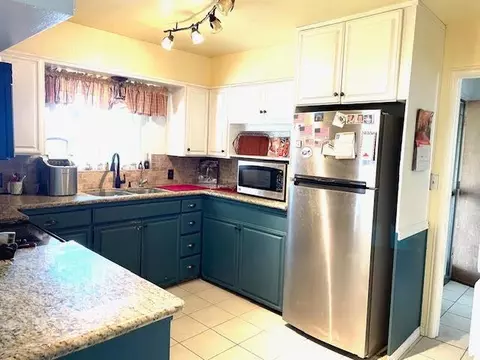 Kitchen - 1909 E Linwood Ave, Turlock, CA 95380 photo 1 of 3