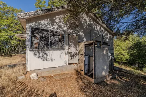 Exterior - 617 Loop Dr, Glencoe, CA 95232 photo 3 of 9