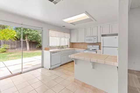 Kitchen - 3705 Lamborghini Ln, Modesto, CA 95356 photo 1 of 4