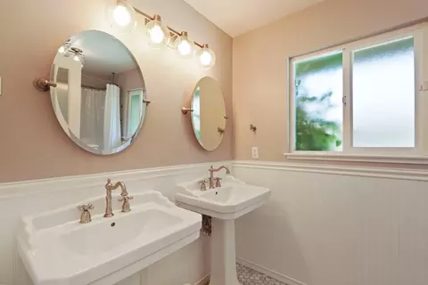 Bath - 1813 Bannister Pl, Modesto, CA 95355 photo 2 of 5