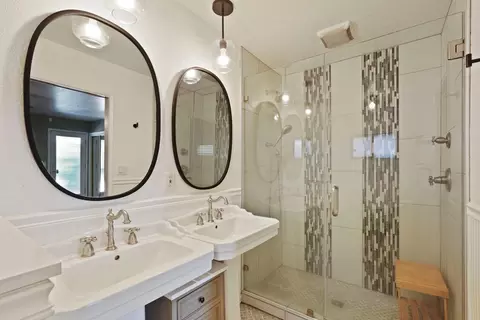 Bath - 1813 Bannister Pl, Modesto, CA 95355 photo 4 of 5