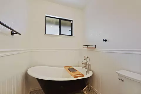 Bath - 1813 Bannister Pl, Modesto, CA 95355 photo 5 of 5