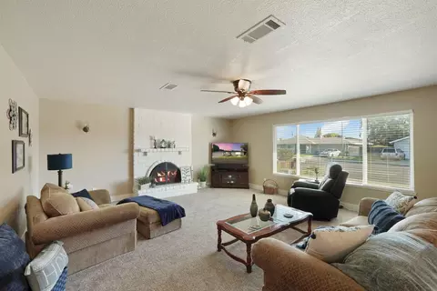 309 Vineyard Dr, Lodi, CA 95240 photo 4