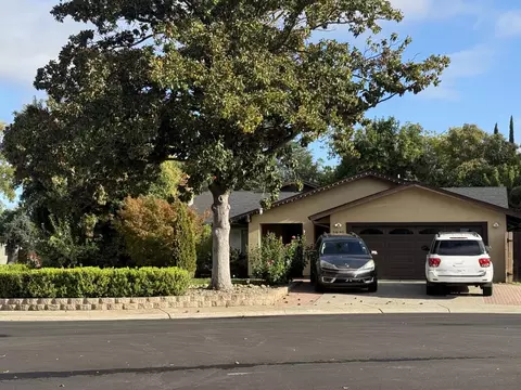 2831 Bradshaw Rd, Sacramento, CA 95827