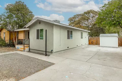 Exterior - 421 Alturas Ave, Modesto, CA 95351 photo 2 of 7