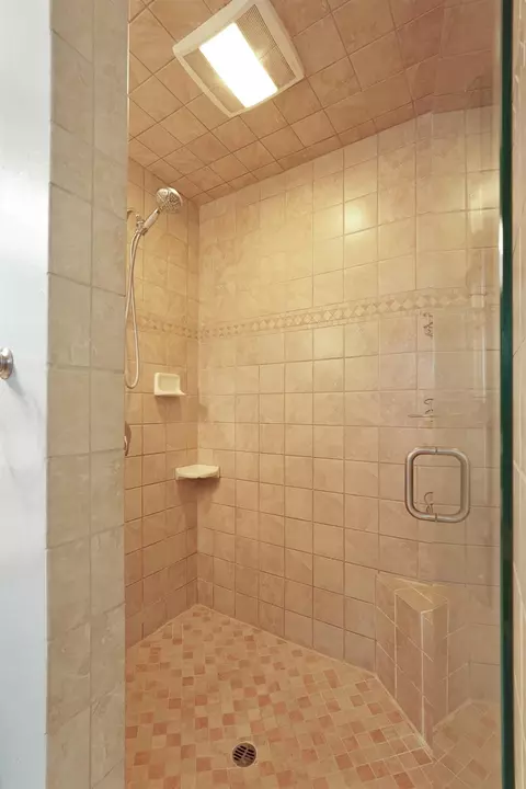 Bath - 2526 Park West Dr, Lodi, CA 95242 photo 3 of 3