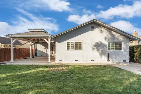 Exterior - 2526 Park West Dr, Lodi, CA 95242 photo 10 of 11