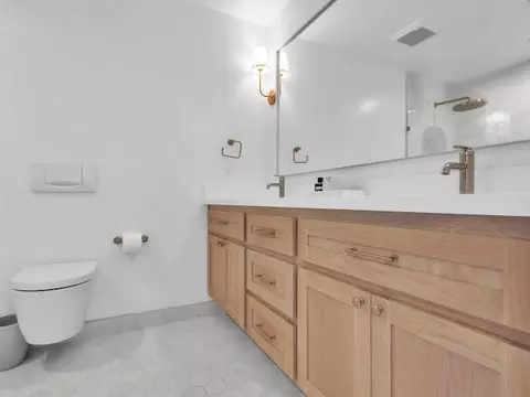 Bath - 5841 Sharps Cir, Carmichael, CA 95608 photo 2 of 3