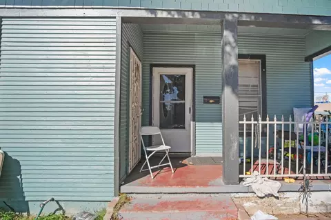 402 Maple St, Modesto, CA 95351 photo 2