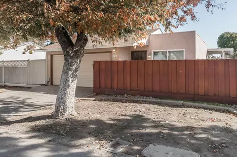 Exterior - 2724 Park Pl, Modesto, CA 95350 photo 3 of 8