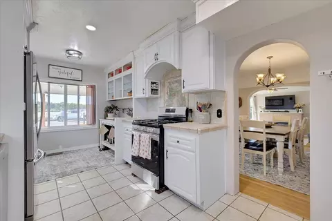 Kitchen - 288 Little Ave, Gridley, CA 95948 photo 2 of 4