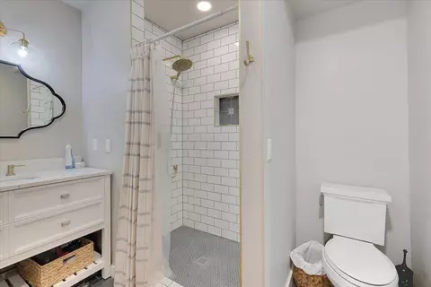 Bath - 288 Little Ave, Gridley, CA 95948 photo 4 of 5