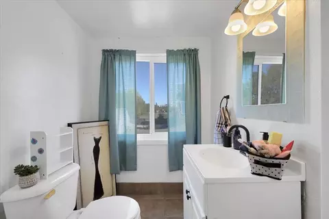 Bath - 288 Little Ave, Gridley, CA 95948 photo 5 of 5
