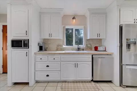 Kitchen - 288 Little Ave, Gridley, CA 95948 photo 1 of 4