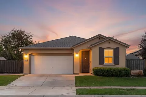 1602 Valley Meadows Dr, Olivehurst, CA 95961