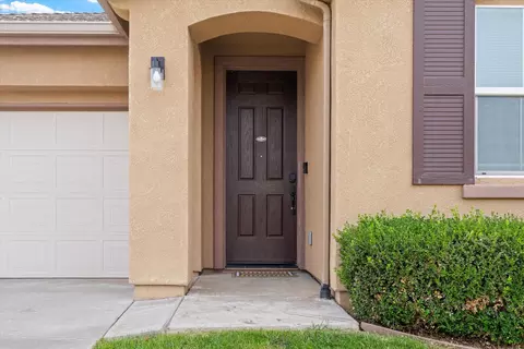Entry Way - 1602 Valley Meadows Dr, Olivehurst, CA 95961 photo 1 of 7